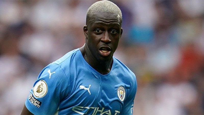 Fotbalisty Benjamin Mendy byl propuštěn z vězení na kauci