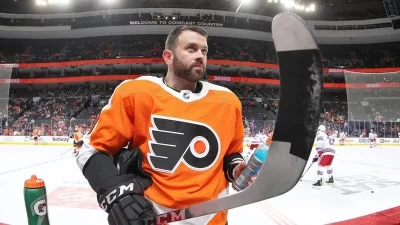 Rekordních 989 zápasů NHL v řadě Keitha Yandlea skončilo proti Torontu