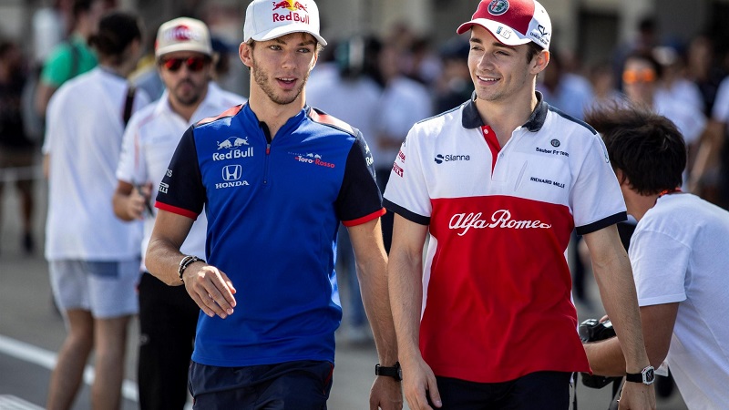 Pierre Gasly a Charles Leclerc