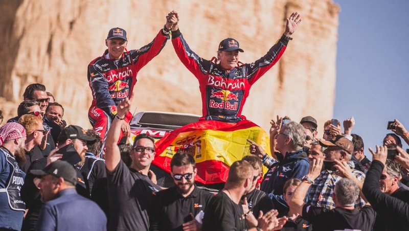 Třetí triumf na Rallye Dakar pro Sainze